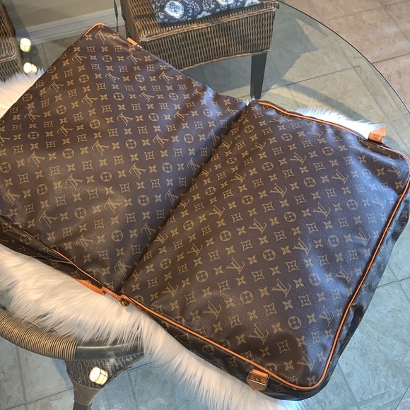 SOLD🎉🎉Louis Vuitton Monogram Sac Chasse Hunting Bag - Picture 16 of 17
